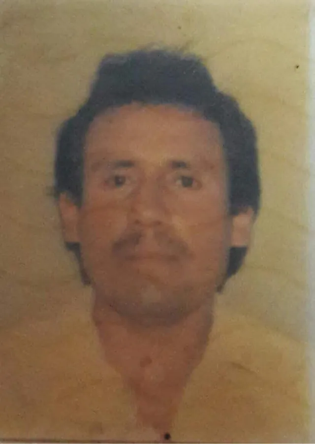 Retrato antiguo deteriorado antes de la restauración